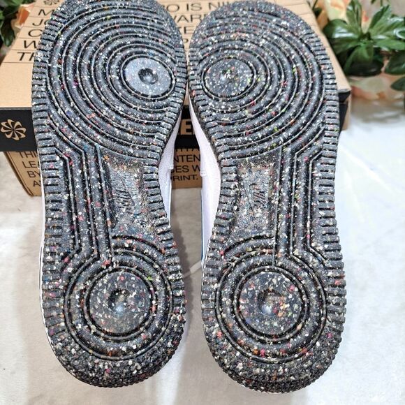 Nike Air Force 1 LV8 GS - Picture 8 of 16